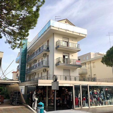 Appartamenti Cristina Carraro Immobiliare - Family Apartments Лидо ди Йезоло Екстериор снимка