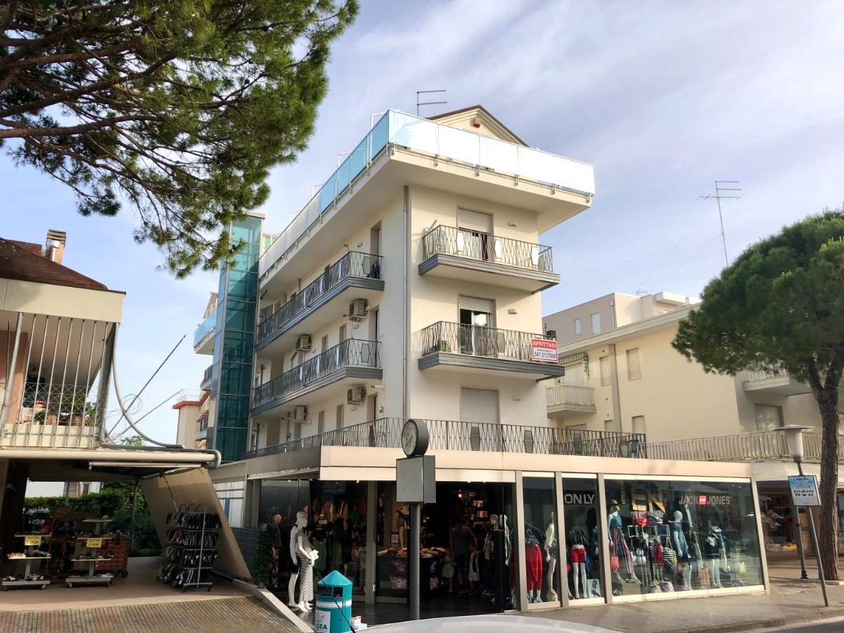 Appartamenti Cristina Carraro Immobiliare - Family Apartments Лидо ди Йезоло Екстериор снимка